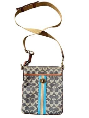 Vintage Coach crossbody bag with blue and brown accents #preppy #crossbody